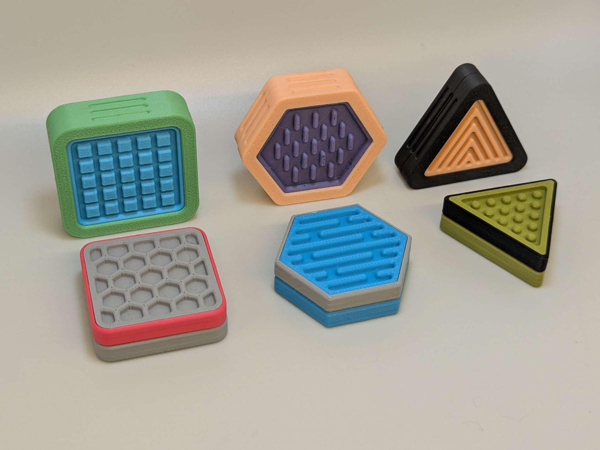 3D printed magnetic fidget slider in a two-color finish